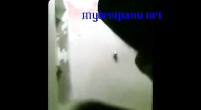 业余印度性爱视频：被盗电话的自我射击 1 敏 00 sec