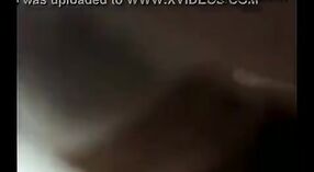 Video de sexo indio con una chica tetona en sujetador y bragas 1 mín. 30 sec
