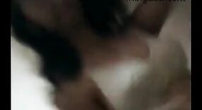 فيديو جنسي هندي يعرض فتاة مفلس في حمالة الصدر واللباس الداخلي 0 دقيقة 40 ثانية