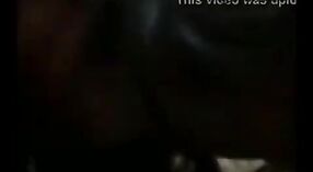Video de sexo indio con una chica tetona en sujetador y bragas 1 mín. 00 sec
