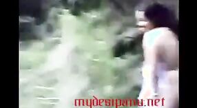 Videos de sexo indio con dos chicas desi quitándose la ropa en su viaje de picnic 2 mín. 20 sec