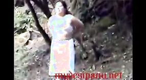 Индийское секс-видео с участием двух девушек дези, снимающих свою одежду во время поездки на пикник 0 минута 0 сек