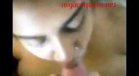 Vidéo amateur de bhabi potelée se faisant baiser par son voisin en gémissant 2 minute 40 sec