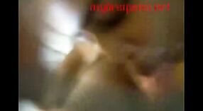 Vidéo amateur de bhabi potelée se faisant baiser par son voisin en gémissant 3 minute 00 sec