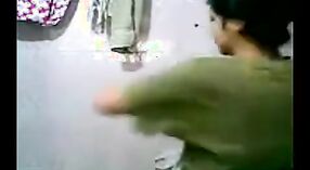 ભારતીય સેક્સ વીડિયો: તેના સેવક દ્વારા પકડાયેલી એક સેક્સી બાંગ્લાદેશી છોકરી 0 મીન 0 સેકન્ડ