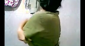 インドのセックスビデオ：ハーサーバントに捕まったセクシーなバングラデシュの女の子 0 分 50 秒