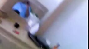 Rapariga Indiana Shakti a chupar pilas em quarto de Hotel 5 minuto 40 SEC