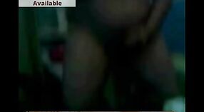 Desi MILF Ärztin entblößt sich vor der Webcam in der Pharmazie für Liebhaber 4 min 20 s