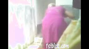 Vidéo de sexe indien mettant en vedette une fille desi dans un bain en plein air 8 minute 40 sec