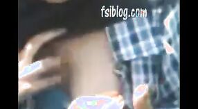 الهواة فتاة هندية في الهواء الطلق الثدي تظهر في الفيديو الاباحية الساخنة 2 دقيقة 30 ثانية