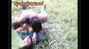 Clips aficionados de la escena de sexo al aire libre de una niña bangladesí 0 mín. 40 sec