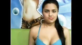 فيديو جنسي هندي هاوي يعرض امرأة جميلة بأثداء جميلة 0 دقيقة 0 ثانية