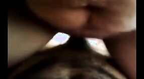Vidéo de sexe indien mettant en vedette une fille aux gros seins chevauchant la grosse bite de son petit ami 0 minute 30 sec