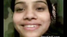 Vídeos de sexo indianos com uma rapariga tímida com mamas redondas 3 minuto 30 SEC