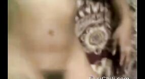 Индийское секс-видео с участием застенчивой девушки с круглыми сиськами 4 минута 00 сек