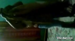 भारतीय अश्लील वीडियो की विशेषता एक गोल-मटोल चाची और उसके नियमित ग्राहक 2 मिन 40 एसईसी