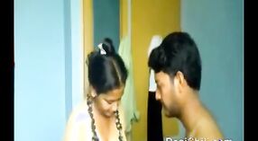 Desi meisjes uit Hyderabad genieten van Indiase Porno 0 min 0 sec