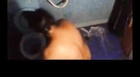 Vidéo porno amateur de salle de bain d'une tante indienne aux gros seins 4 minute 40 sec