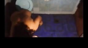 Amateur Badezimmer porno Video von einer vollbusigen indischen Tante 0 min 40 s