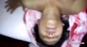 Video seks India yang menampilkan istri dalam perjalanan bulan madu 2 min 30 sec