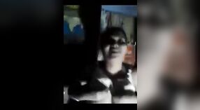 Video seks India yang menampilkan seorang guru populer dan muridnya 1 min 30 sec