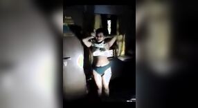 Video seks India yang menampilkan seorang guru populer dan muridnya 2 min 10 sec