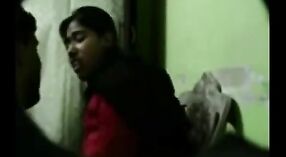 インドの大学生は、勉強室で彼女の先生から乱雑な性交を得る 2 分 50 秒