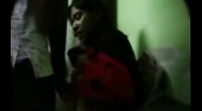 Indiase college student gets een rommelig neuken van haar leraar in de studie kamer 3 min 50 sec