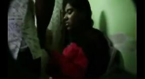 インドの大学生は、勉強室で彼女の先生から乱雑な性交を得る 4 分 20 秒