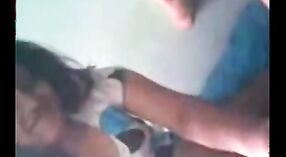 Indiase seks video featuring een desi medisch student en haar jongere partner 2 min 30 sec