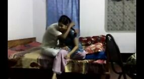 Vidéo de sexe indien mettant en vedette une fille desi se fait baiser par un chachu dans un cadre amateur 1 minute 10 sec