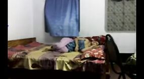 印度性爱视频中有一个desi女孩在业余环境中被一个chachu搞砸 7 敏 50 sec