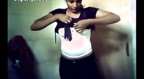 الهندي الجنس أشرطة الفيديو يضم فتاة جميلة تجريد للمتعة 0 دقيقة 0 ثانية