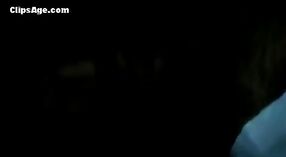 దేశీ మిల్ఫ్ ఈ హాట్ వీడియోలో తన ప్రేమికుడికి అంతిమ బ్లోజాబ్ ఇస్తుంది 0 మిన్ 0 సెకను