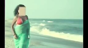 Vidéo de sexe indien mettant en vedette une femme indienne aux gros seins sur une plage 0 minute 0 sec