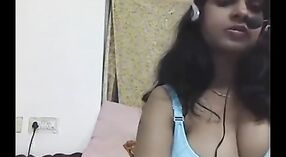 Películas de sexo indio y video amateur con una chica desi tetona en el chat con webcam 0 mín. 50 sec