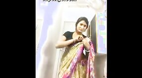 Selfie telanjang dada pertama gadis Desi Swathi Naidu dalam video porno India 0 min 0 sec