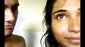 Индийские секс-ролики, в которых сексуальная фигуристая девушка трахается со своим любовником 1 минута 10 сек