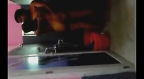 Amateurvideo der bengalischen Tante wird von ihrem Mieter im Badezimmer gefickt 1 min 40 s