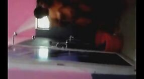 Amateurvideo der bengalischen Tante wird von ihrem Mieter im Badezimmer gefickt 1 min 50 s