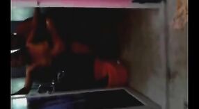 Video amateur de tía bengalí follada por su inquilino en el baño 2 mín. 10 sec