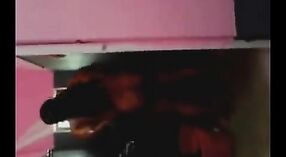 Amateurvideo der bengalischen Tante wird von ihrem Mieter im Badezimmer gefickt 2 min 20 s