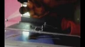 شوقین ویڈیو کی بنگالی چاچی گڑبڑ ہو جاتا ہے کی طرف سے اس کے کرایہ دار باتھ روم میں 3 کم از کم 00 سیکنڈ
