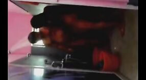 Vídeo amador da tia bengali é fodida pelo inquilino na casa de banho 3 minuto 20 SEC