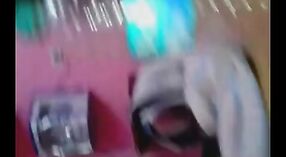 شوقین ویڈیو کی بنگالی چاچی گڑبڑ ہو جاتا ہے کی طرف سے اس کے کرایہ دار باتھ روم میں 3 کم از کم 50 سیکنڈ