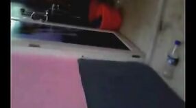 شوقین ویڈیو کی بنگالی چاچی گڑبڑ ہو جاتا ہے کی طرف سے اس کے کرایہ دار باتھ روم میں 4 کم از کم 00 سیکنڈ
