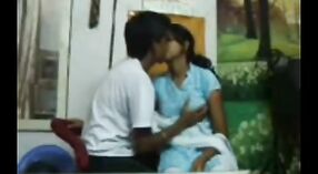 Video seks India yang menampilkan seorang gadis muda dan kekasihnya dalam skandal porno gratis 1 min 40 sec