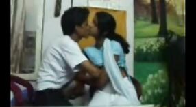 Vídeos de sexo indianos com uma jovem e o seu amante num escândalo pornográfico gratuito 8 minuto 20 SEC