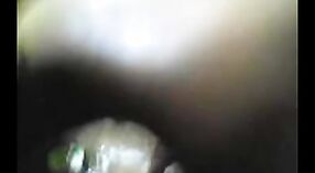 Vidéo porno Desi d'une bhabi bengali se fait baiser par son voisin dans le bain 2 minute 50 sec