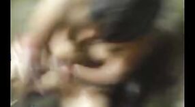 Vidéo porno Desi d'une bhabi bengali se fait baiser par son voisin dans le bain 0 minute 0 sec